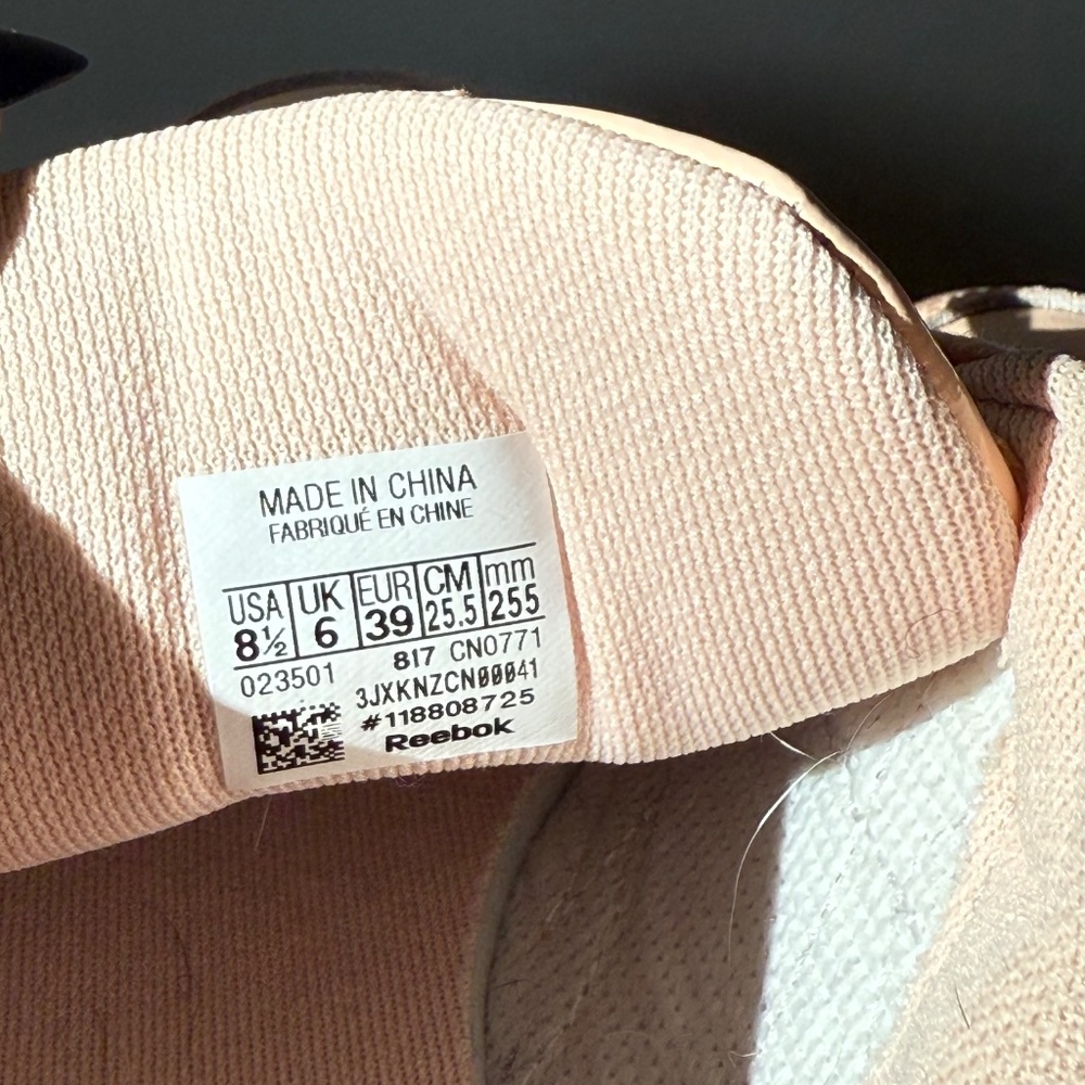 Strawberry Reebok Classics - Picture 6 of 7